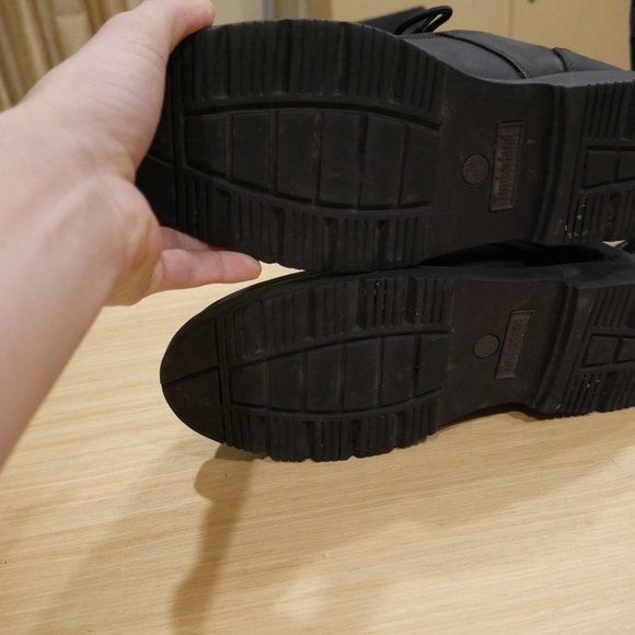 Timberland Waterproof Leather Low Tops - Great Condition! - Picture 3 of 5